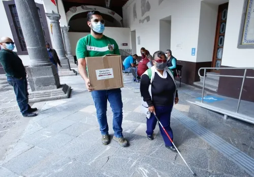 Atiende SEDIF necesidades alimentarias de personas con discapacidad visual