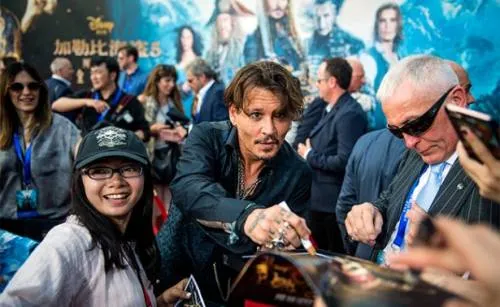 Estrenan quinta entrega de “Piratas del Caribe”