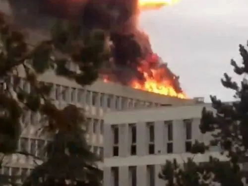 Explosión en Universidad de Lyon deja tres heridos; descartan atentado