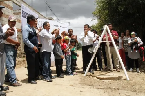 Entrega Luis Alberto Arriaga obras de mejoramiento urbano