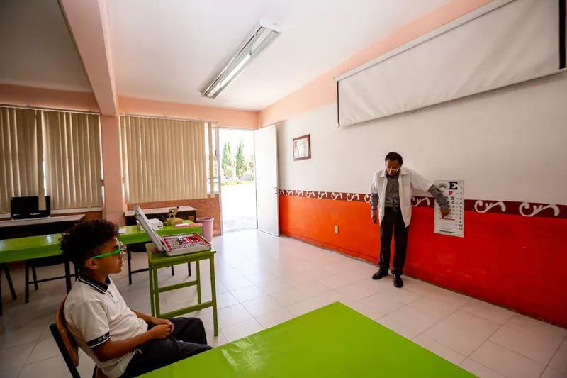 smdif-pue-fundacion-cimarron-estudiantes-con-debilidad-visual