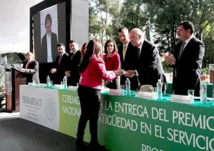 Reconoce Profepa a 212 trabajadores de 15 a 40 años de servicio