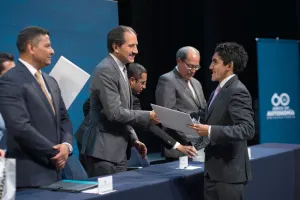 Se gradúa la primera generación del Bachillerato 5 de Mayo de la BUAP