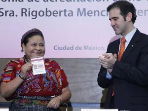 Acredita INE a Rigoberta Menchú como observadora electoral