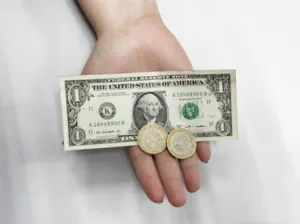 Dólar abre hasta en $18.20 a la venta en bancos capitalinos