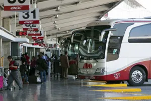 Autobuses inician descuentos para estudiantes y maestros