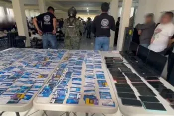 Desmantelan call center en Neza por fraude y extorsión; detienen a 64 personas