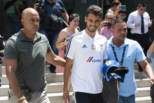 Diego Reyes, procedente del equipo Fenerbahce, firma con Tigres de la UANL