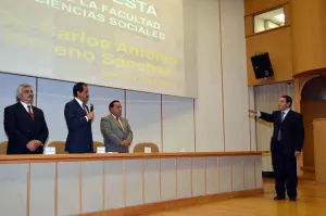 Rector toma protesta al director de la Facultad de Derecho