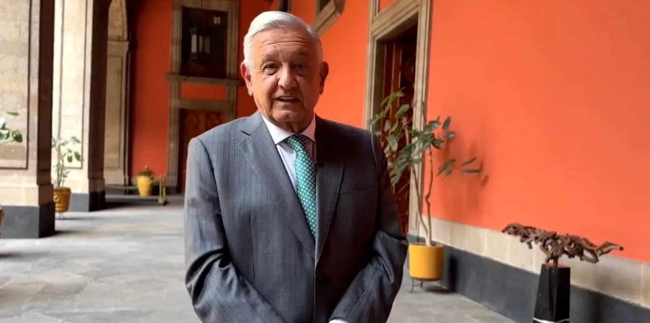 AMLO reaparece
