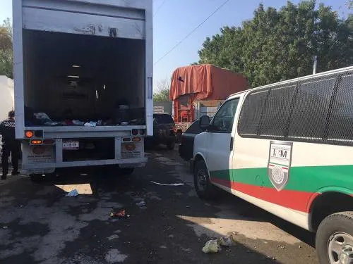 Rescata PF a 137 migrantes que viajaban en caja de tráiler
