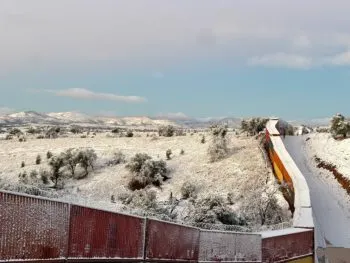 Arizona coloca 3 mil contenedores como muro fronterizo para detener el flujo de migrantes