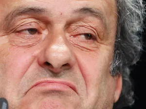 La FIFA informa a Blatter y Platini sobre motivos de su suspensión