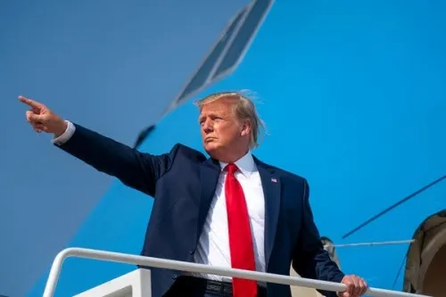 Trump pide a congresistas aprobar ley de revisión de antecedentes para comprar armas