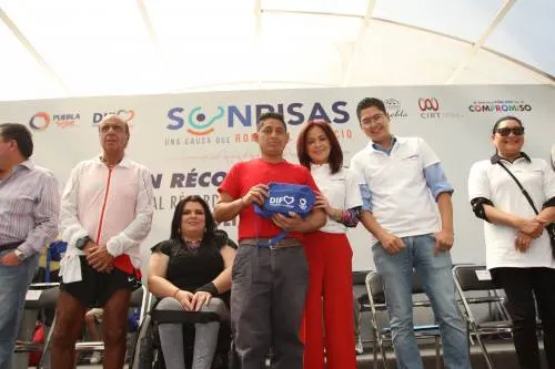 Dinorah López de Gali apoya la inclusión social de las personas con discapacidad auditiva