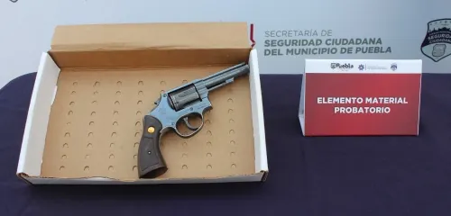 Detuvo policía municipal de Puebla a hombre por portación ilegal de arma de fuego