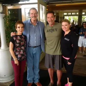 Publica Fox polémica foto con Schwarzenegger