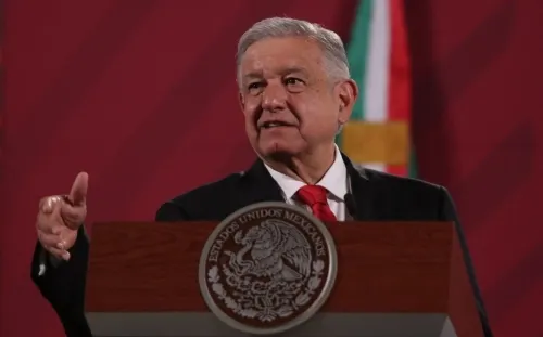 AMLO pide esperar a que pleno de la SCJN resuelva sobre consulta de expresidentes