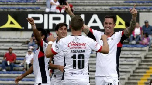 Lobos confirma su despertar con triunfo en casa ante Morelia