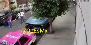 VIDEO: Conductor atropella a varias personas en dos ocasiones