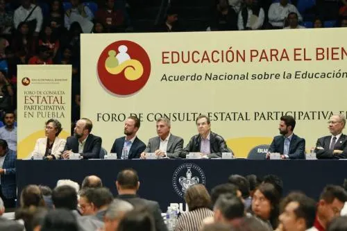Realizan Foro Estatal en Arena BUAP para recabar propuestas de mejora en materia educativa