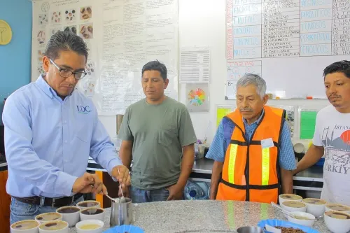 Acerca SDR a cafetaleros con compañía internacional