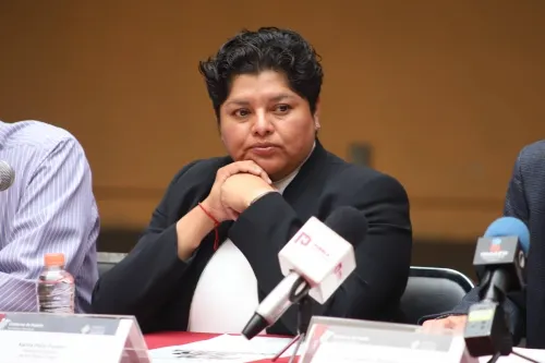 Por años no hubo trabajo de funcionarios en los municipios: Karina Pérez