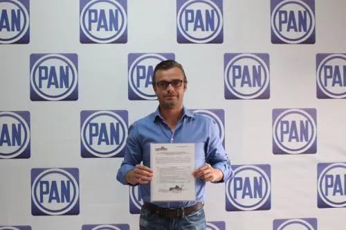 Busca Albizuri diputación plurinominal; aún es funcionario de Infraestructura