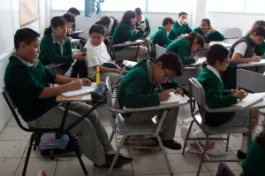 Se intoxican alumnos de secundaria en Teteles por experimento