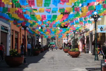 Bajarán el volumen a los artistas urbanos en la “Calle de los Dulces” de Puebla