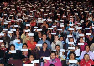 Entregan Moreno Valle y Martha Érika Alonso más de 12 mdp en créditos a mujeres