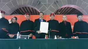 Otorga IEU Doctorado Honoris Causa a Alfonso Esparza Ortiz