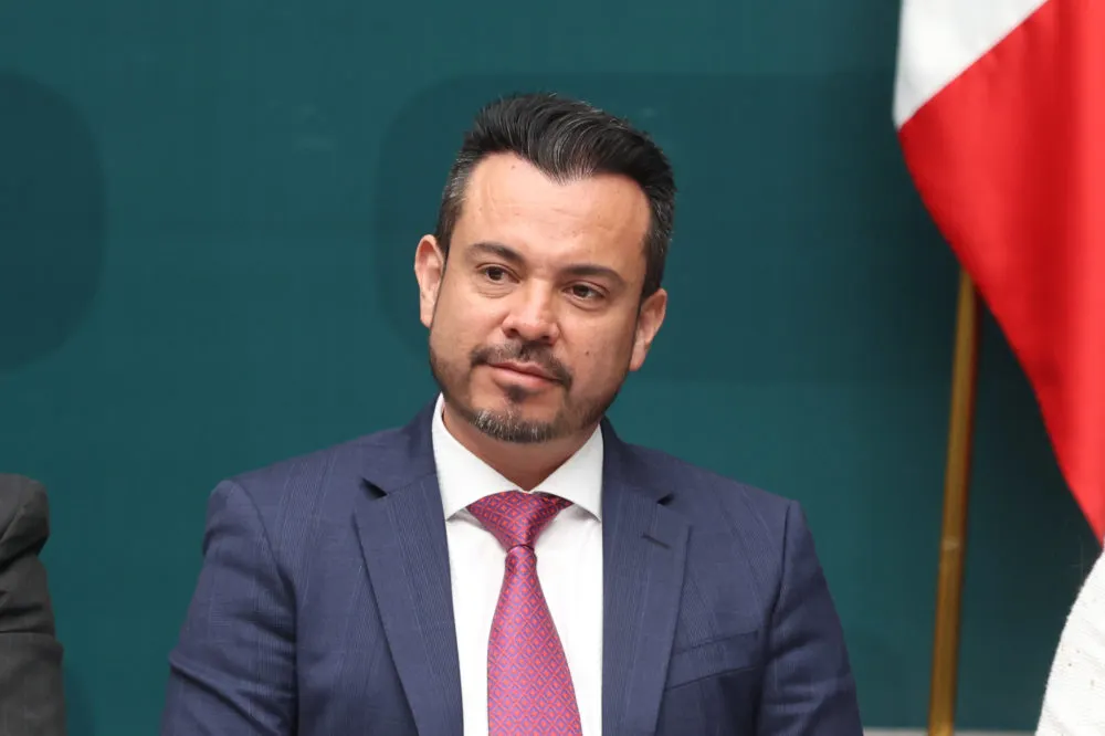 Gobierno de Puebla llama a migrantes a invertir ante impuesto a remesas de Trump