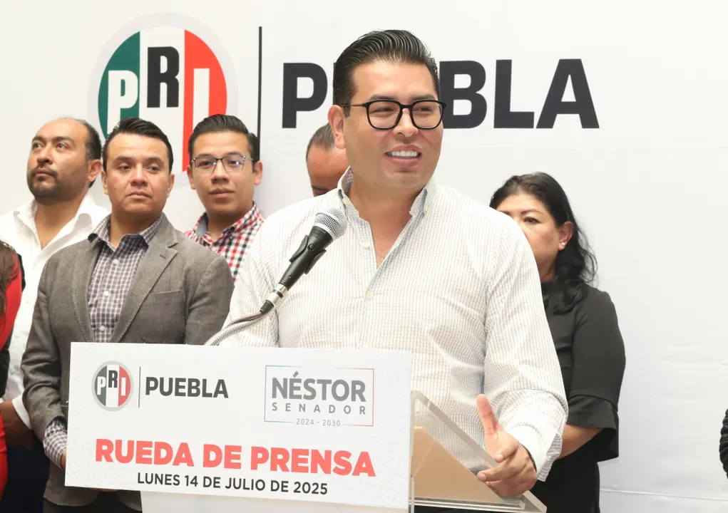 Néstor Camarillo acusa a Mario Riestra de operar bots y romper alianza PRI-PAN en Puebla