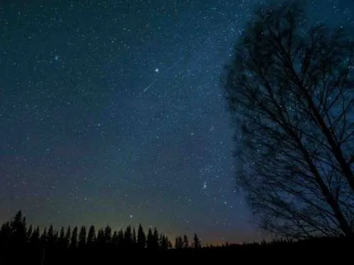 Luna llena y lluvia de estrella, eventos astronómicos en abril