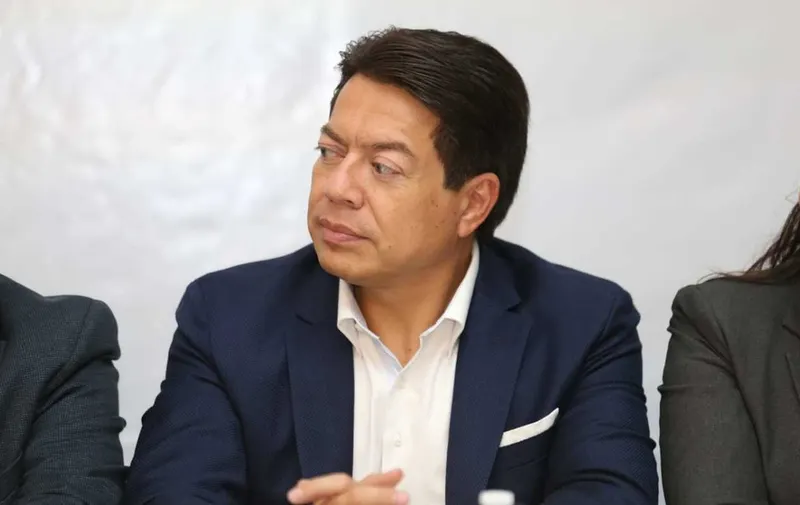 Mario Delgado abandona a candidatos de Morena Puebla