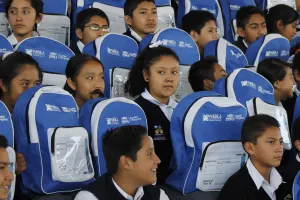 Buscan hacer obligatoria la entrega de útiles y uniformes a estudiantes