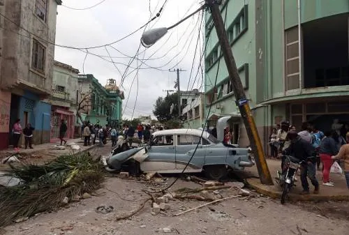 Suman 4 muertos y 195 heridos por tornado en Cuba