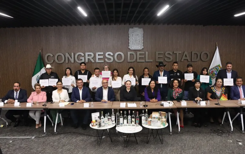 congreso-pue-reconocimiento-productores-mezcal