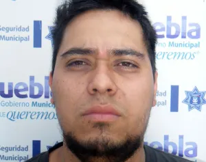 Asegura Grupo Táctico a seis personas por viajar en un vehículo con reporte de robo