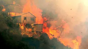 Chile: las imágenes del incendio que arrasó con más de 100 casas en Valparaíso