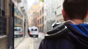 Crean hombrera que detecta sí estas siendo grabado por cámaras de vigilancia