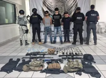 Tras ejecutar una orden de cateo en Guerrero, se detuvo a tres hombres y se aseguraron armas largas