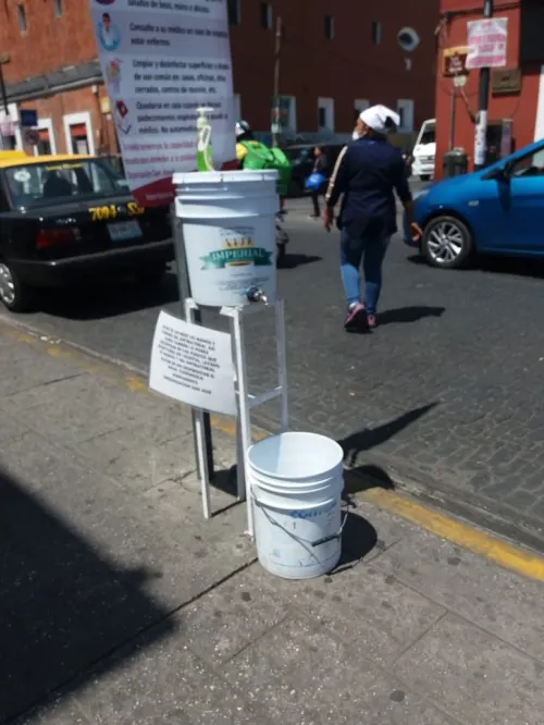 Ambulantes instalan lavamanos portátiles en inmediaciones de San José para prevenir Covid-19