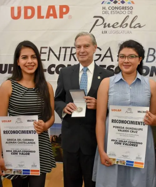 Congreso entrega a Luis Ernesto Derbez medalla “Congreso con valores”