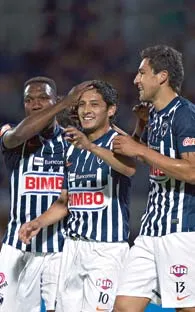 Pumas peleó con Monterrey, pero sólo pudo empatar