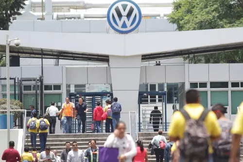 Obreros de VW recibirán aumento salarial de 5.78%