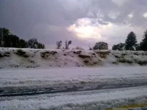 Paisaje blanco, resultado de granizada en Libres-Amozoc