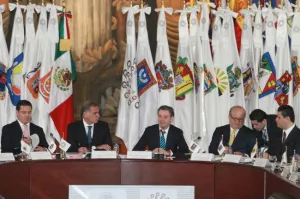 Gobernadores respaldan reforma educativa y piden privilegiar diálogo