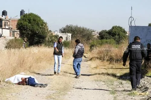 Lo apuñalan y dejan su cuerpo en el El Capulín, en Cuautlancingo